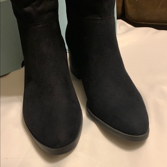 Elegant Black Suede Knee-High Women's Boots - Picture 6 of 12